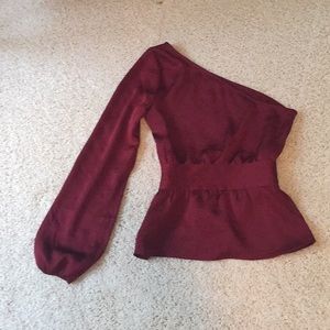 ✨Beautiful deep red Express top✨